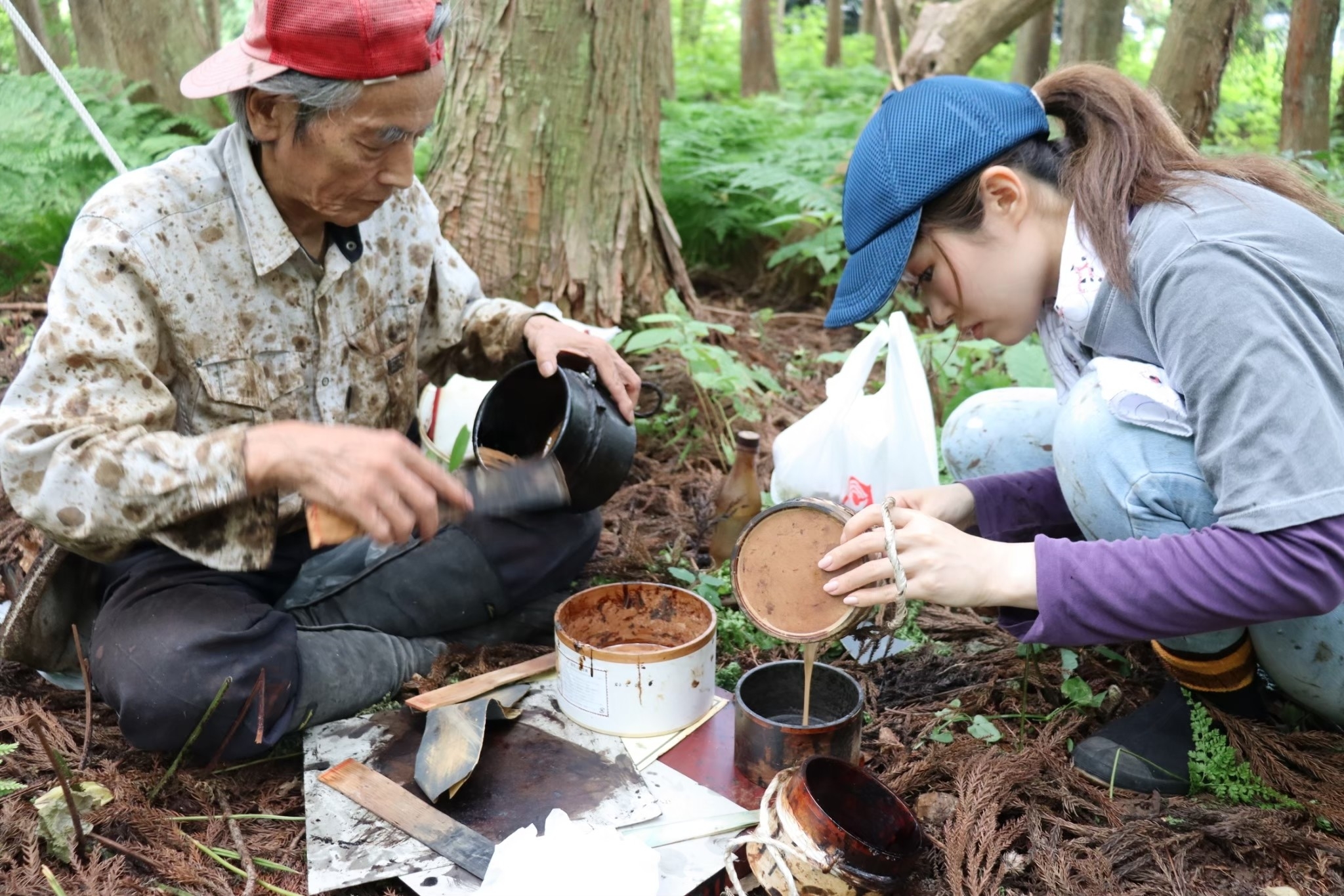 うるし掻き風景２